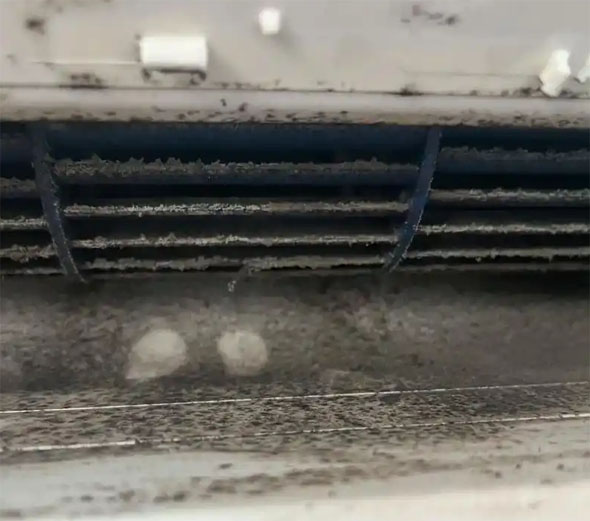 郫县空调吹的风有股烧焦味是怎么回事